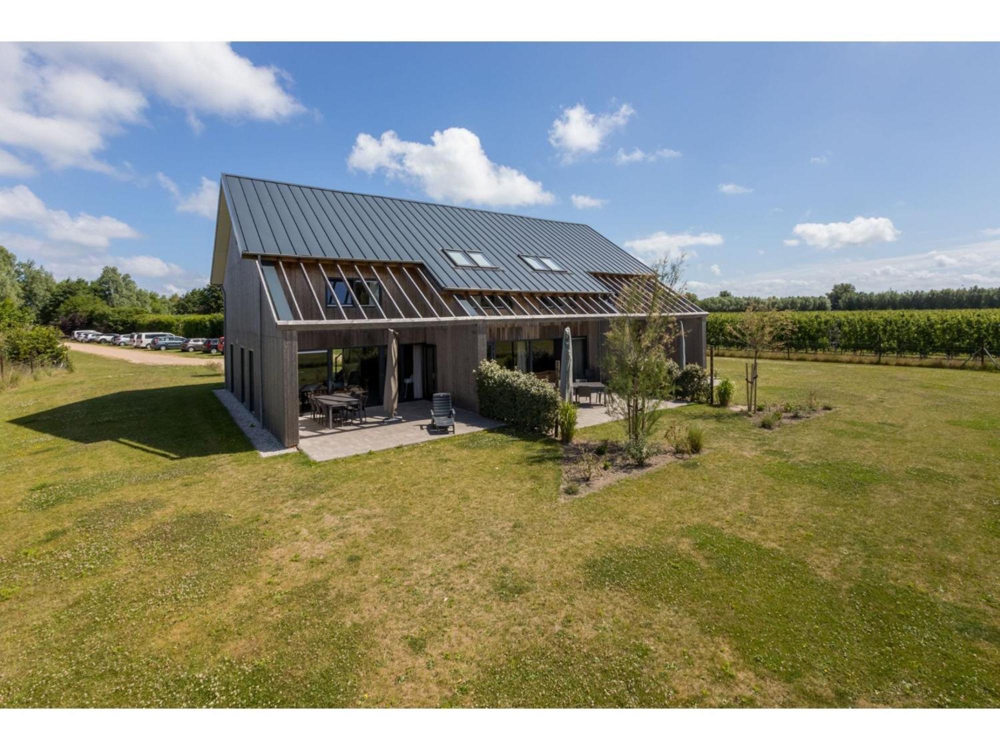 Vakantiehuis Semi Detached House In About 800 Meters From The Vrouwenpolder