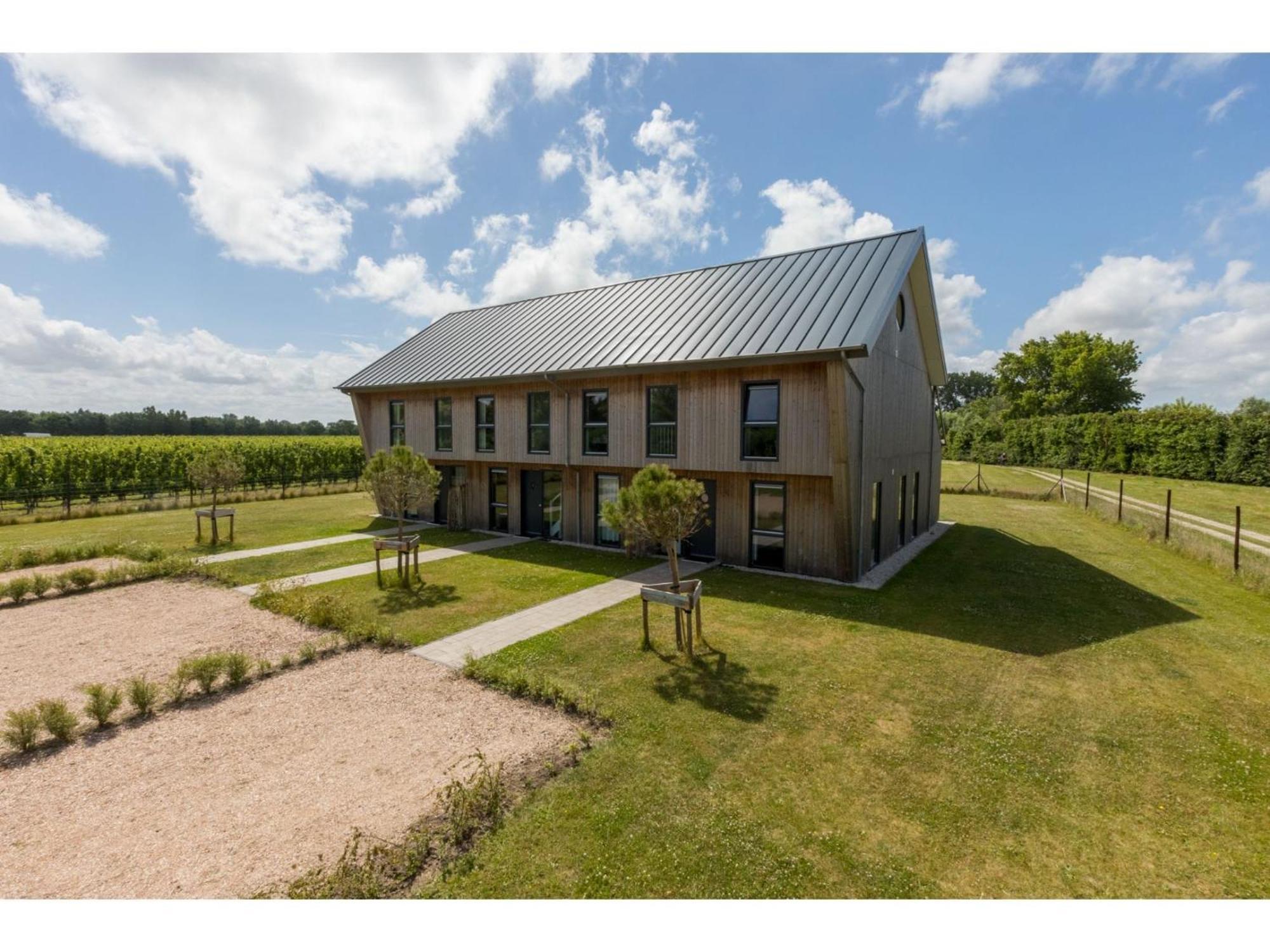 Vakantiehuis Semi Detached House In About 800 Meters From The Vrouwenpolder