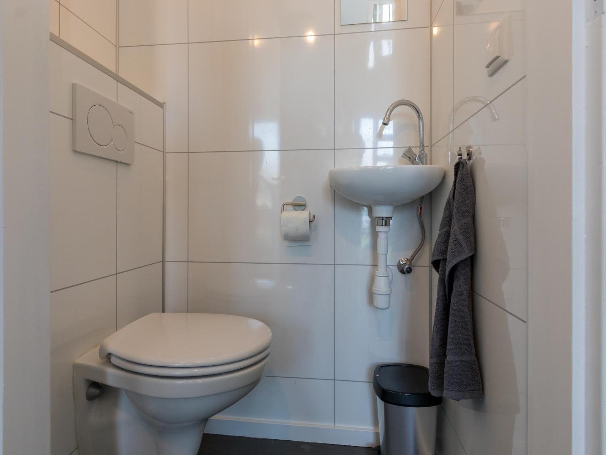 Vakantiehuis Semi Detached House In About 800 Meters From The Vrouwenpolder